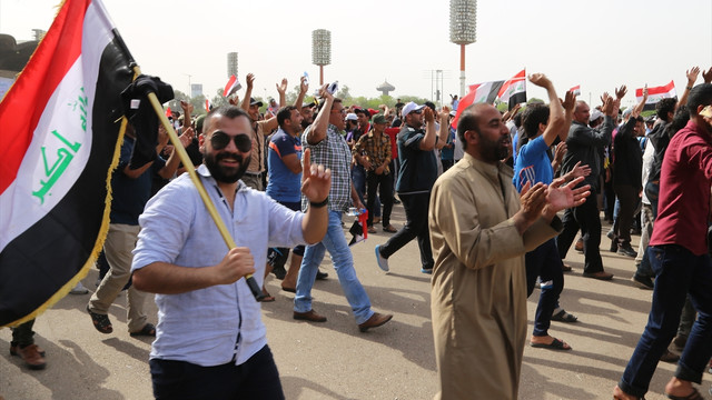 Sadr yanlısı göstericilerin Yeşil Bölge'ye girmesi