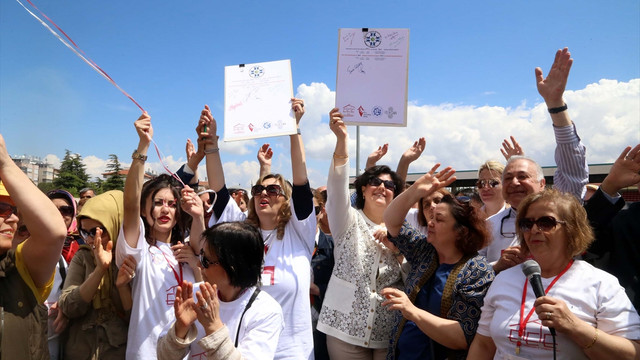 Ispartalı kadınlardan en büyük battaniye rekoru