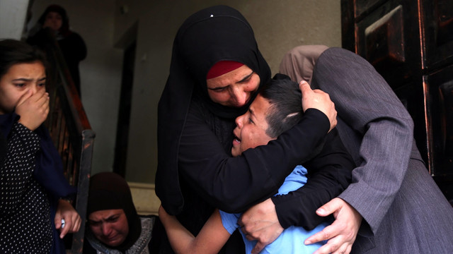 İsrail askerlerinin öldürdüğü Filistinlinin cenaze töreni