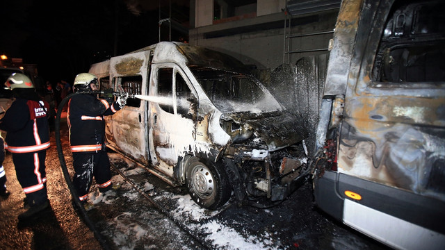 İstanbulda 5 araç kundaklandı