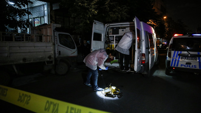 İstanbulda polise bıçaklı saldırı