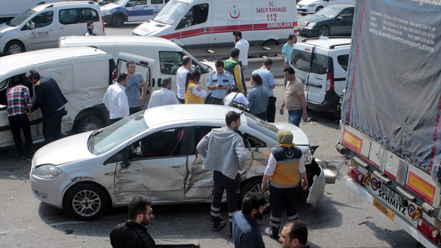 Sancaktepe'de zincirleme trafik kazası