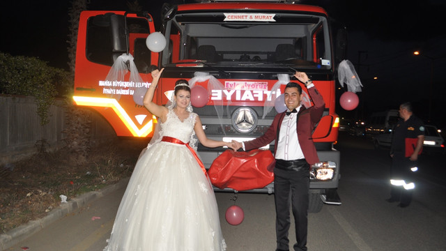 İtfaiye aracını gelin arabası yaptı