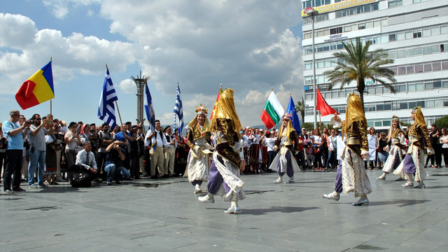 İzmir'de 11. Balkanlılar Halk Dansları Festivali