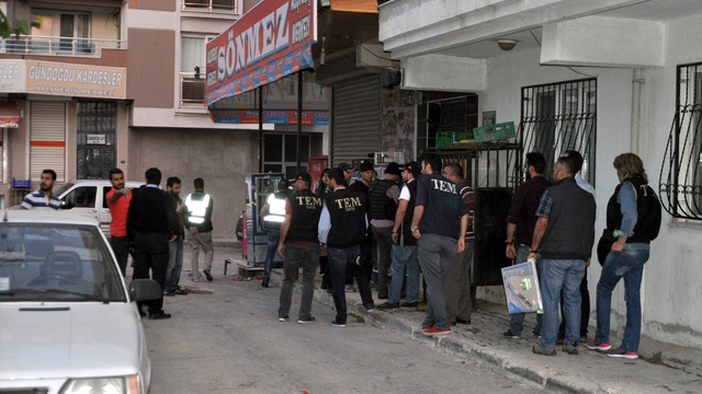 İzmirde terör operasyonu: 4 gözaltı