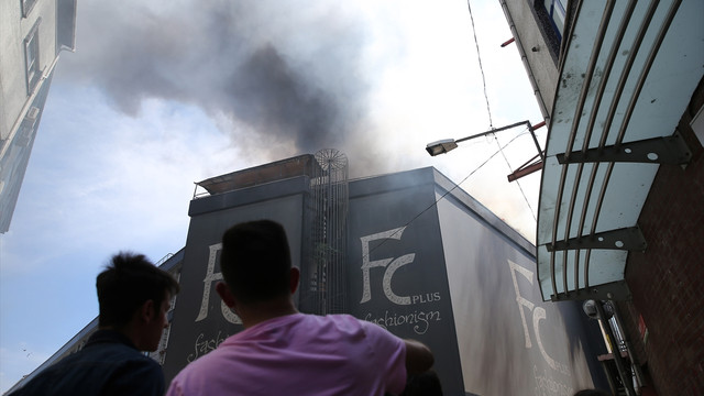 Çatı katındaki alevler fabrikaya sıçradı