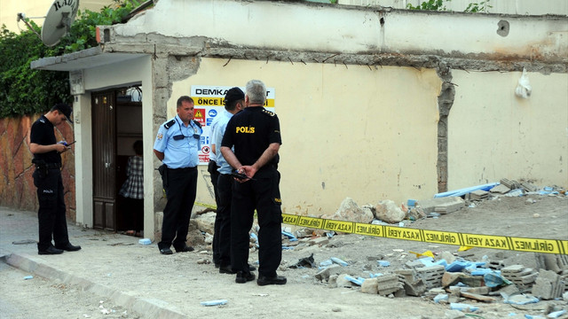 Karı kocayı bıçaklayan kişi intihar etti