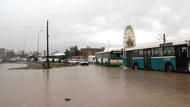 Kayseri'de sağanak sele neden oldu