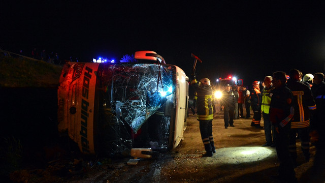 Kayseri'de yolcu otobüsü devrildi: 19 yaralı