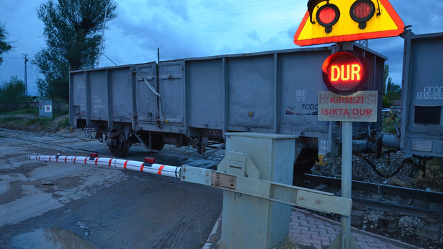 Kayseri'de yük treni raydan çıktı