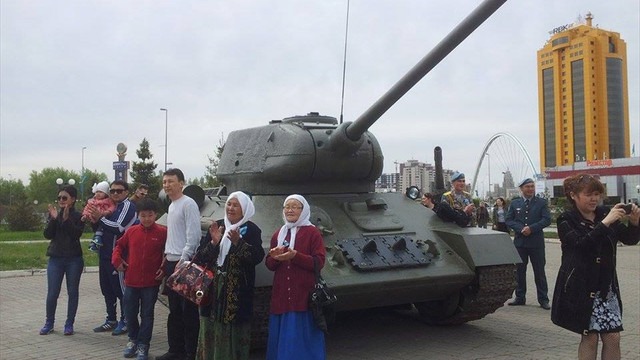 Kazakistan’da Vatan Savunucuları Günü kutlandı