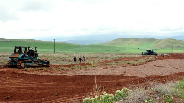 Kırıkkalede DSİye ait 2 iş makinesi kundaklandı
