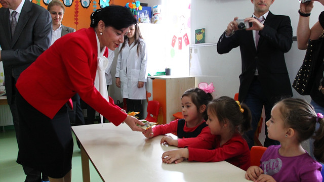 Kırklareli'de okullarda kuru üzüm dağıtımına başlandı