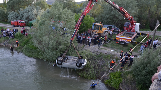 Kayseride Kızılırmak Nehrine otomobil düştü! 3 ölü