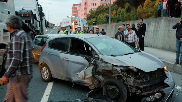Kocaeli'de trafik kazaları: 3 yaralı