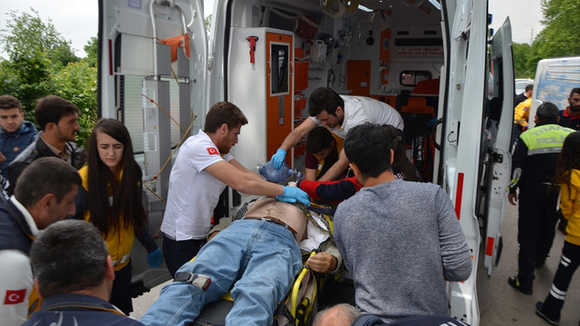 Kocaelide yolcu midibüsü devrildi: 1 ölü 10 yaralı