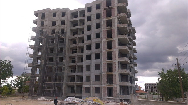 Konya'da inşaatın 9. katından düşen işçi öldü