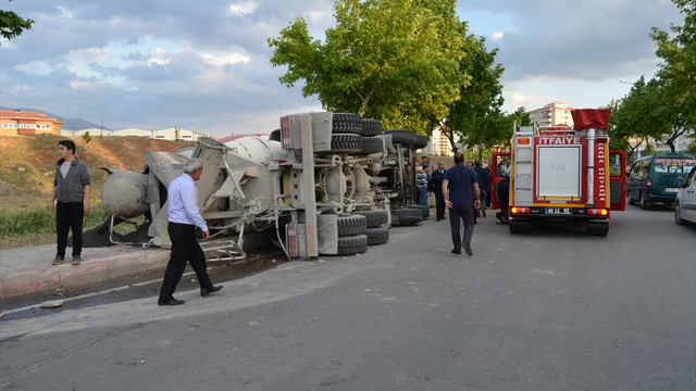 Malatya'da beton mikseri devrildi: 1 yaralı