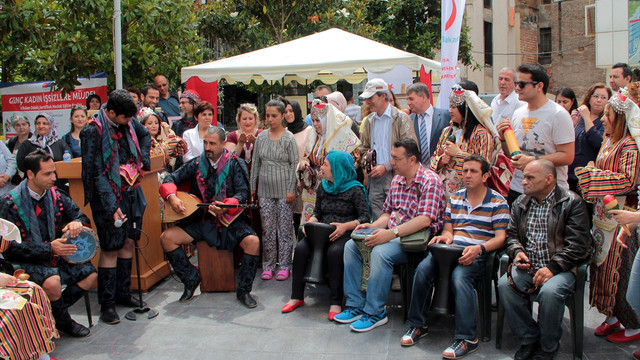 Manisa'da akıl hastalarından yıl sonu sergisi