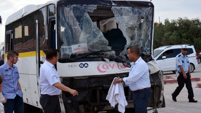Manisa'da öğrenci servisi kaza yaptı: 9 yaralı