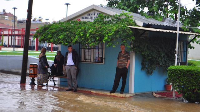 Manisada sağanak ve dolu yağışı hayatı olumsuz etkiledi
