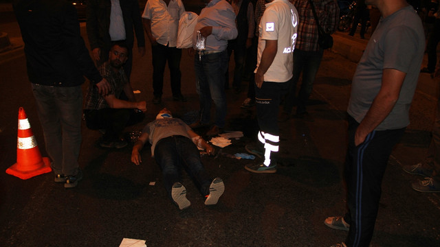 Mardin'de motosiklet yayalara çarptı: 4 yaralı