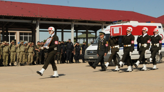 Vanda şehit sözleşmeli er Akılın için tören düzenlendi