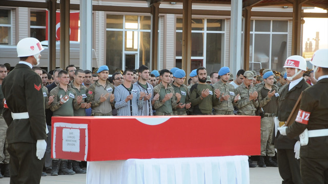 Mardin'de şehit askerler için tören