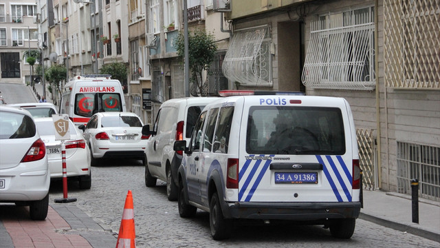 Merdiven boşluğuna düşen kadın öldü