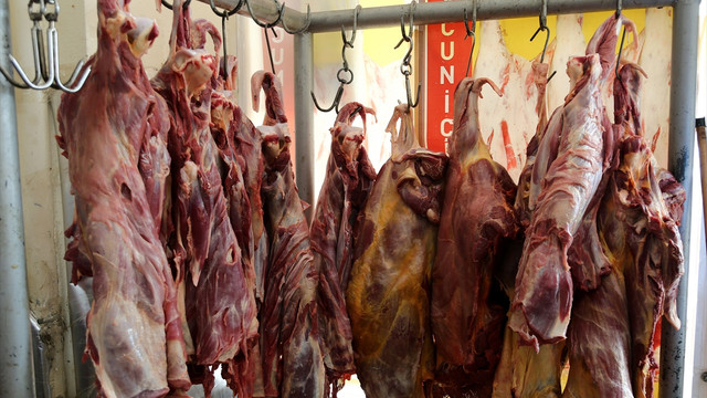 Mersinde 301 kilogram kaçak et ele geçirildi