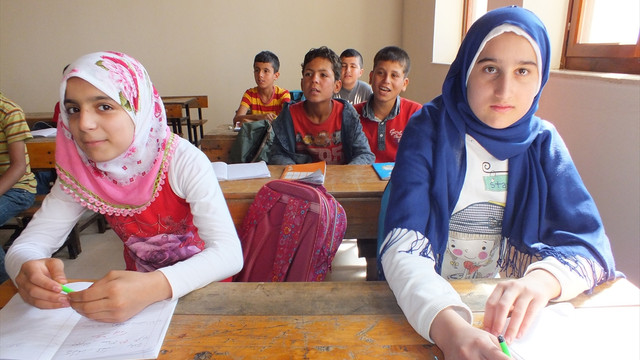 Mersin'de Suriyeli çocuklar için eğitim merkezi açıldı