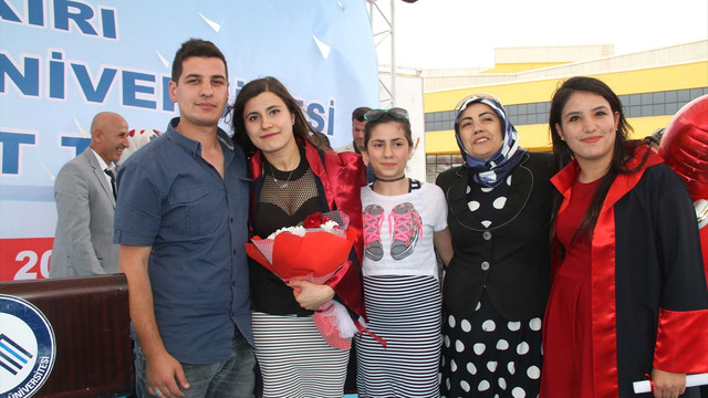 Mezuniyet töreninde evlilik teklifi