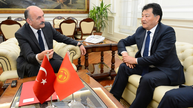 Müezzinoğlu, Kırgızistan Sağlık Bakanı Batıraliyev ile görüştü