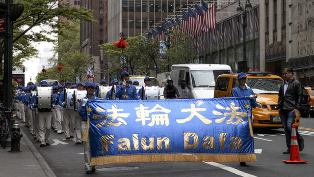 New York'ta Falun Dafa Günü yürüyüşü