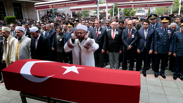 Şehit Astsubay Kıdemli Çavuş Gül Eskişehirde toprağa verildi