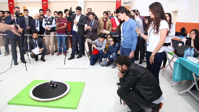 Öğrenciler robotları yarıştırdı