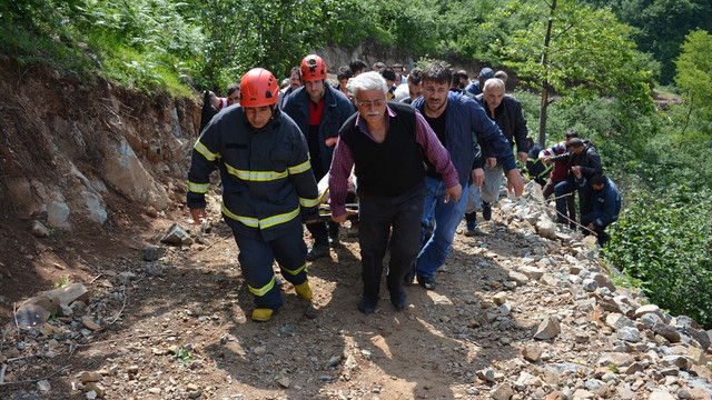 Orduda minibüs şarampole devrildi: 1 ölü 5 yaralı