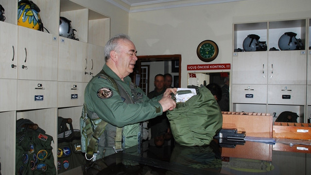 Orgeneral Ünal hava harekatına katıldı