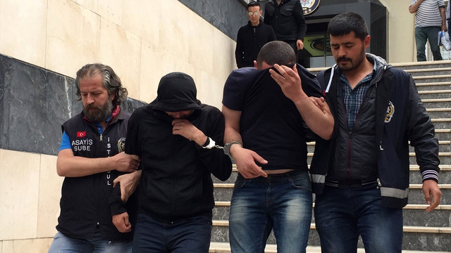 Oto hırsızlık zanlıları adliyeye sevk edildi