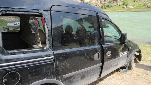 Otomobil Botan Çayı'na düştü: 2 ölü