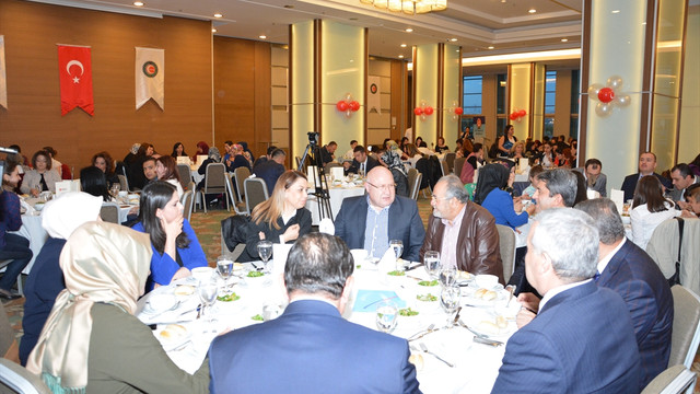 Öz Finans-İş'ten yılın annesi ödülü