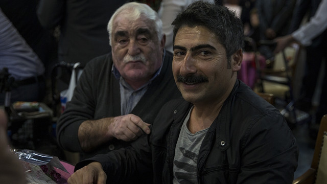 Ramazanoğlu dizi oyuncularıyla huzurevini ziyaret etti