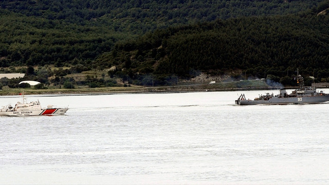 Rus askeri gemisi Çanakkale Boğazı'ndan geçti