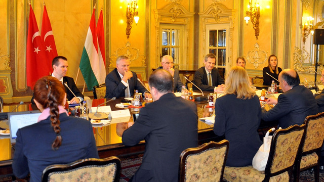 Sağlık Bakanı Müezzinoğlu Macaristan'da