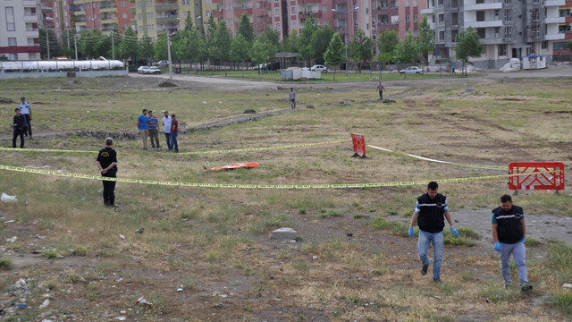 Şanlıurfada boş arazide ceset bulundu