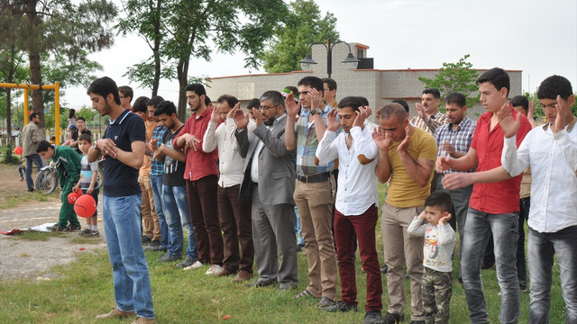 Şanlıurfadaki Suriyelilerden Halepteki saldırılara tepki
