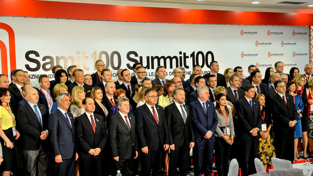 Saraybosna'daki Summit100 iş konferansı