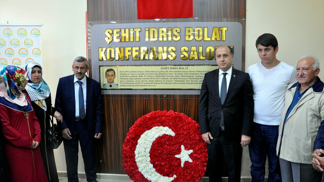 Şehidin adı konferans salonuna verildi