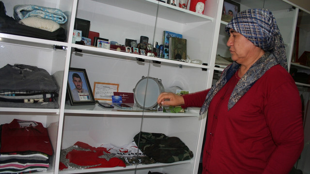 Şehidin eşyaları odasında sergileniyor