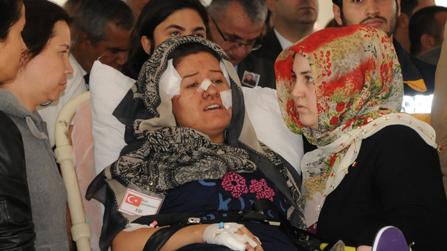 Şehit eşi törene sedyeyle katıldı